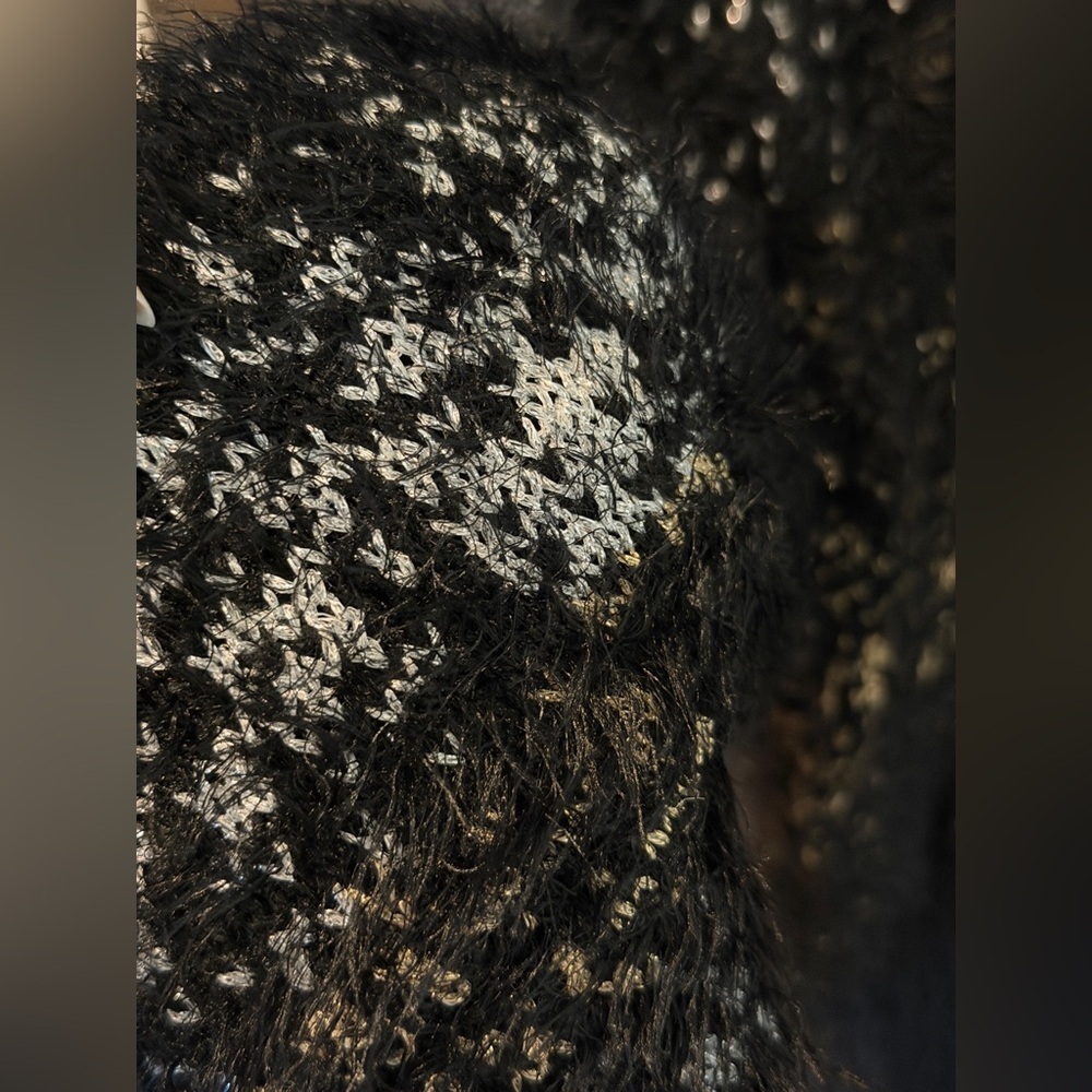 House of Harlow shimmer sweater w metallic threads. Size XS. Excellent condition - Picture 2 of 6